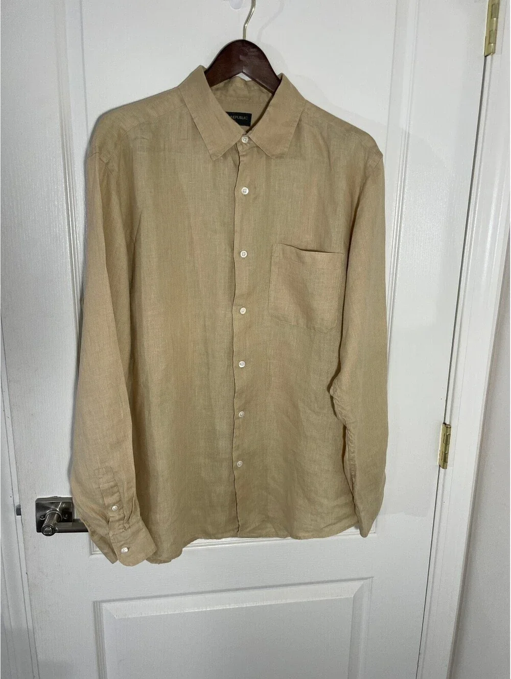 Men's Classic Banana Republic Large relaxed fit khaki linen shirt  button front